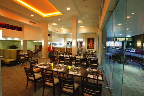 Pacific Hotel Cairns - Surfers Paradise Gold Coast 1
