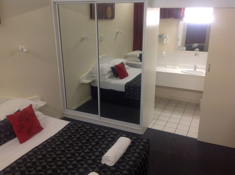 Parkside Motel & Licensed Restaurant - Surfers Paradise Gold Coast 3