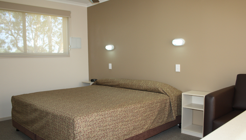 The Bowlo Holiday Cabins - Surfers Paradise Gold Coast 2