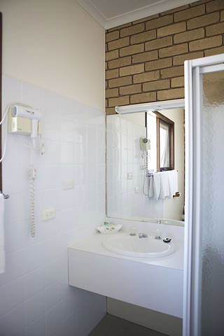 Tudor House Motel - Surfers Paradise Gold Coast 2
