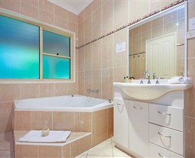 The Acreage Luxury B&B And Guesthouse - Surfers Paradise Gold Coast 2