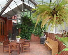 Allan Court Gardens Accommodation - Surfers Paradise Gold Coast 3