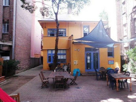 Blue Parrot Backpackers - Surfers Paradise Gold Coast 4