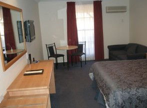 Bushmans Motor Inn - Surfers Paradise Gold Coast 4