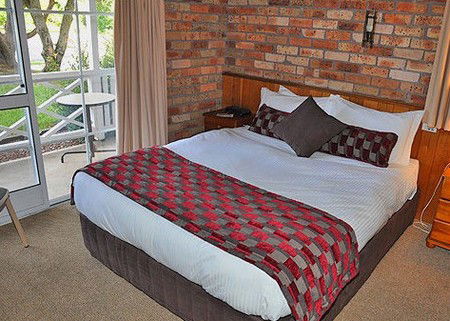Log Cabin - Surfers Paradise Gold Coast 1