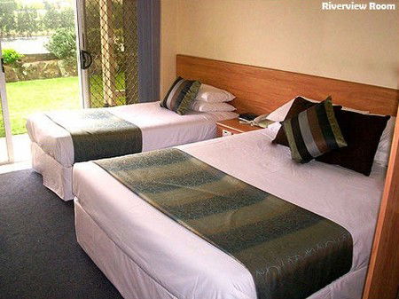 Log Cabin - Surfers Paradise Gold Coast 2