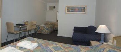 Caravilla Motel - Surfers Paradise Gold Coast 1
