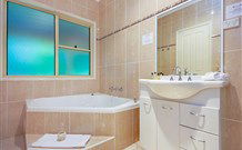 The Acreage Luxury B&B And Guesthouse - - Surfers Paradise Gold Coast 1