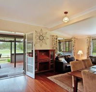 Woollamia Farm Cottage Accommodation - Surfers Paradise Gold Coast