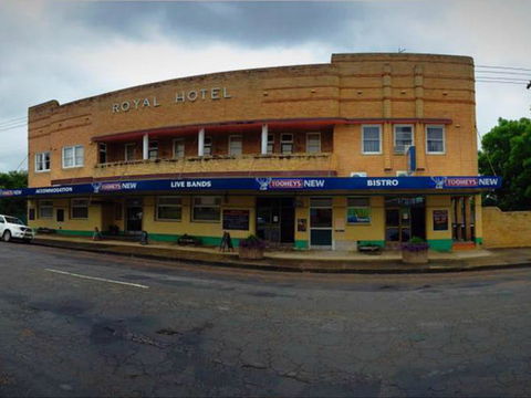 Royal Hotel Dungog - Surfers Paradise Gold Coast 2