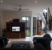 Dolphin Beach House - Surfers Paradise Gold Coast
