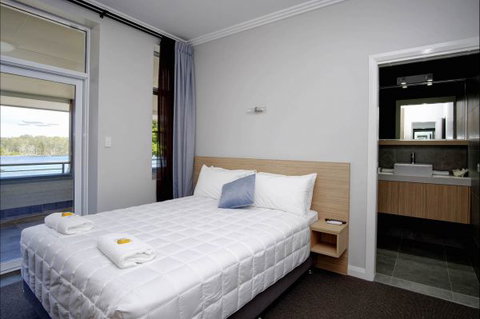 Lakes And Ocean Hotel - Surfers Paradise Gold Coast 2
