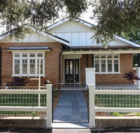 Roseneath Cottage - Orange Heritage - Surfers Paradise Gold Coast