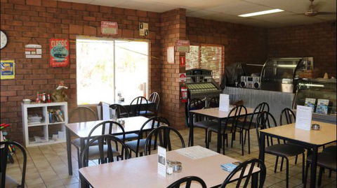 Mataranka Roadhouse And Cabins - Surfers Paradise Gold Coast 2
