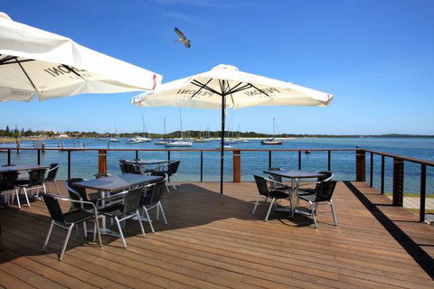 Waters Edge Port Macquarie - Surfers Paradise Gold Coast 1