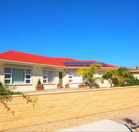 Christies Cottage for holidays and relocations. - Surfers Paradise Gold Coast