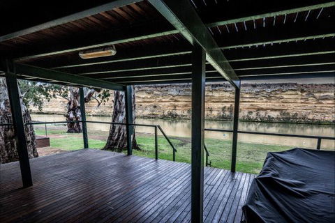 River Shack Rentals - Living The Dream - Surfers Paradise Gold Coast 7