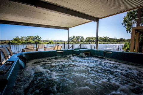 River Shack Rentals - Living The Dream - Surfers Paradise Gold Coast 49