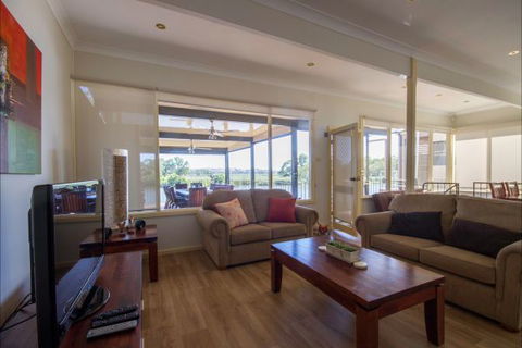 River Shack Rentals - Living The Dream - Surfers Paradise Gold Coast 51