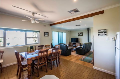 River Shack Rentals - Living The Dream - Surfers Paradise Gold Coast 64
