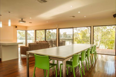 River Shack Rentals - Living The Dream - Surfers Paradise Gold Coast 128
