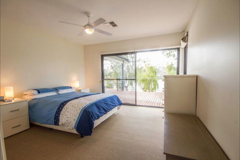 River Shack Rentals - Living The Dream - Surfers Paradise Gold Coast 131