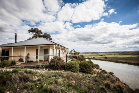 River Shack Rentals - Living The Dream - Surfers Paradise Gold Coast 27