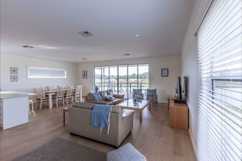 River Shack Rentals - Living The Dream - Surfers Paradise Gold Coast 113