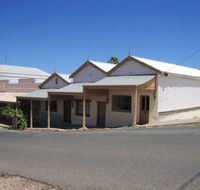 Carmines Antiques and Accommodation - Surfers Paradise Gold Coast