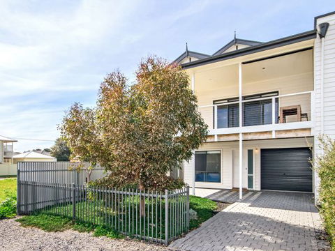 Century 21 SouthCoast: Bayside - Surfers Paradise Gold Coast 1