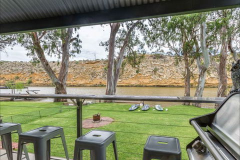 River Shack Rentals - Living The Dream - Surfers Paradise Gold Coast 10