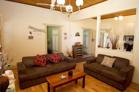 Anderl's Beach Cottage - Surfers Paradise Gold Coast 2