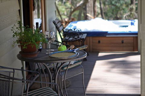 Mirkwood Forest Self-Contained Spa Cottages - Surfers Paradise Gold Coast 1