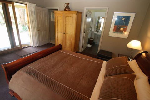 Mirkwood Forest Self-Contained Spa Cottages - Surfers Paradise Gold Coast 3