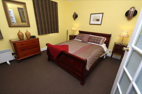 Mirkwood Forest Self-Contained Spa Cottages - Surfers Paradise Gold Coast 8