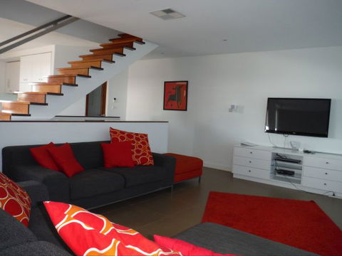 Relax At Tipara - Surfers Paradise Gold Coast 1