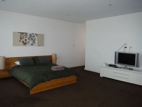 Relax At Tipara - Surfers Paradise Gold Coast 2