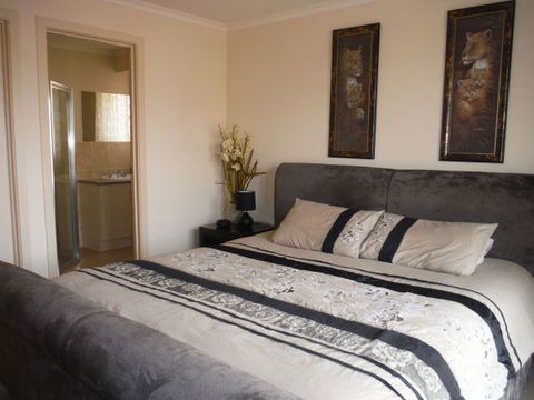 Sandy Shores - Surfers Paradise Gold Coast 1