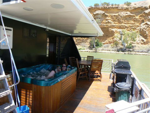 Takeme2 Houseboat - Surfers Paradise Gold Coast 4