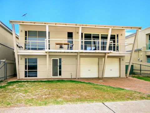 Century 21 SouthCoast: Salt - Surfers Paradise Gold Coast 0