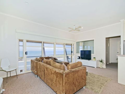 Century 21 SouthCoast: Salt - Surfers Paradise Gold Coast 2