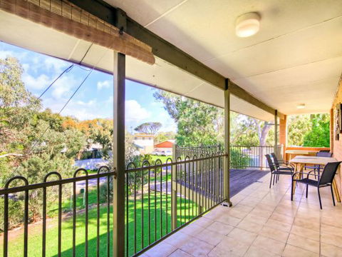 Century 21 SouthCoast: Burrangarra - Surfers Paradise Gold Coast 3