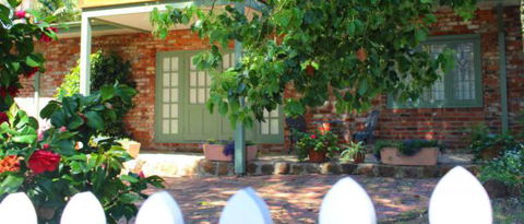 Kalamunda Carriages And Three Gums Cottage - Surfers Paradise Gold Coast 0