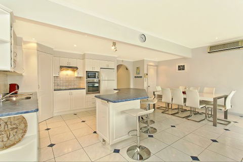 SALT Waterfront Apartment - Surfers Paradise Gold Coast 2