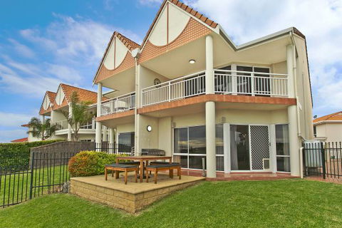 SALT Waterfront Apartment - Surfers Paradise Gold Coast 8