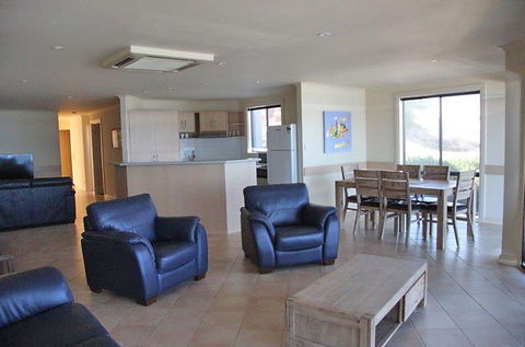 Cliff House Beachfront Villas - Surfers Paradise Gold Coast 4