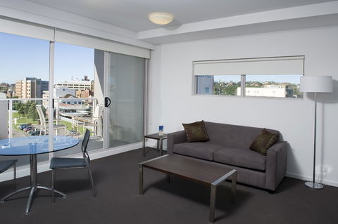 Chifley Apartments Newcastle - Surfers Paradise Gold Coast 4