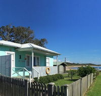Aurora Beachfront Cottage - Surfers Paradise Gold Coast