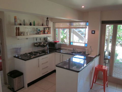 Bangalow Studio Apartment - Surfers Paradise Gold Coast 2