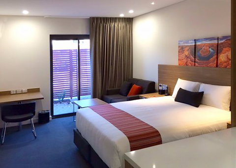 Country Comfort Inter City Perth - Surfers Paradise Gold Coast 1